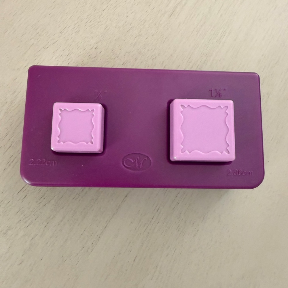 Creative Memories Scalloped Square Double Punch 1 1/8” and 7/8” for Crafts